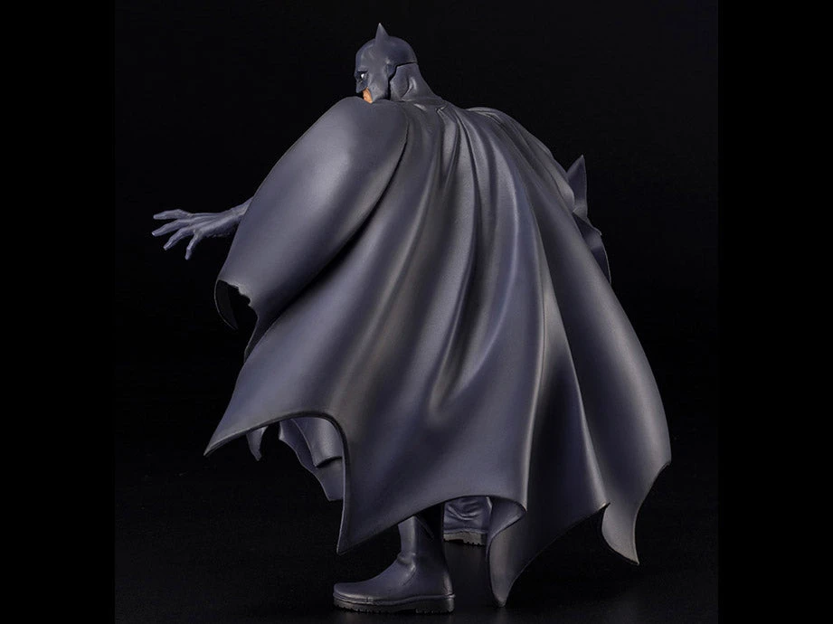 Kotobukiya 1/6 DC Batman: Hush Batman ArtFx+ Statue 5 Kotobukiya 1/6 DC Batman: Hush Batman ArtFx+ Statue - Image 4