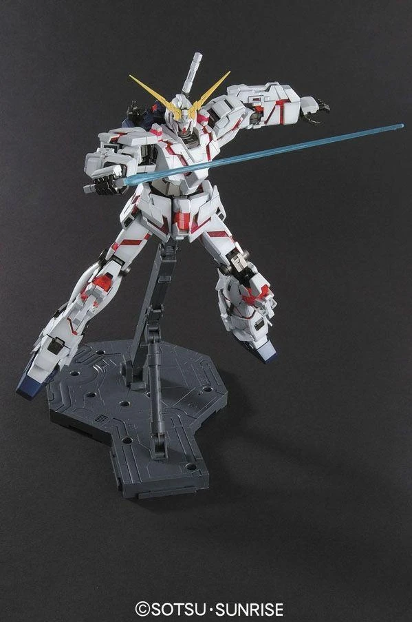 Bandai Gundam 1/100 MG RX-0 Unicorn Gundam (OVA) Full Psycho-Frame Model Kit 8 Bandai Gundam 1/100 MG RX-0 Unicorn Gundam (OVA) Full Psycho-Frame Model Kit - Image 6